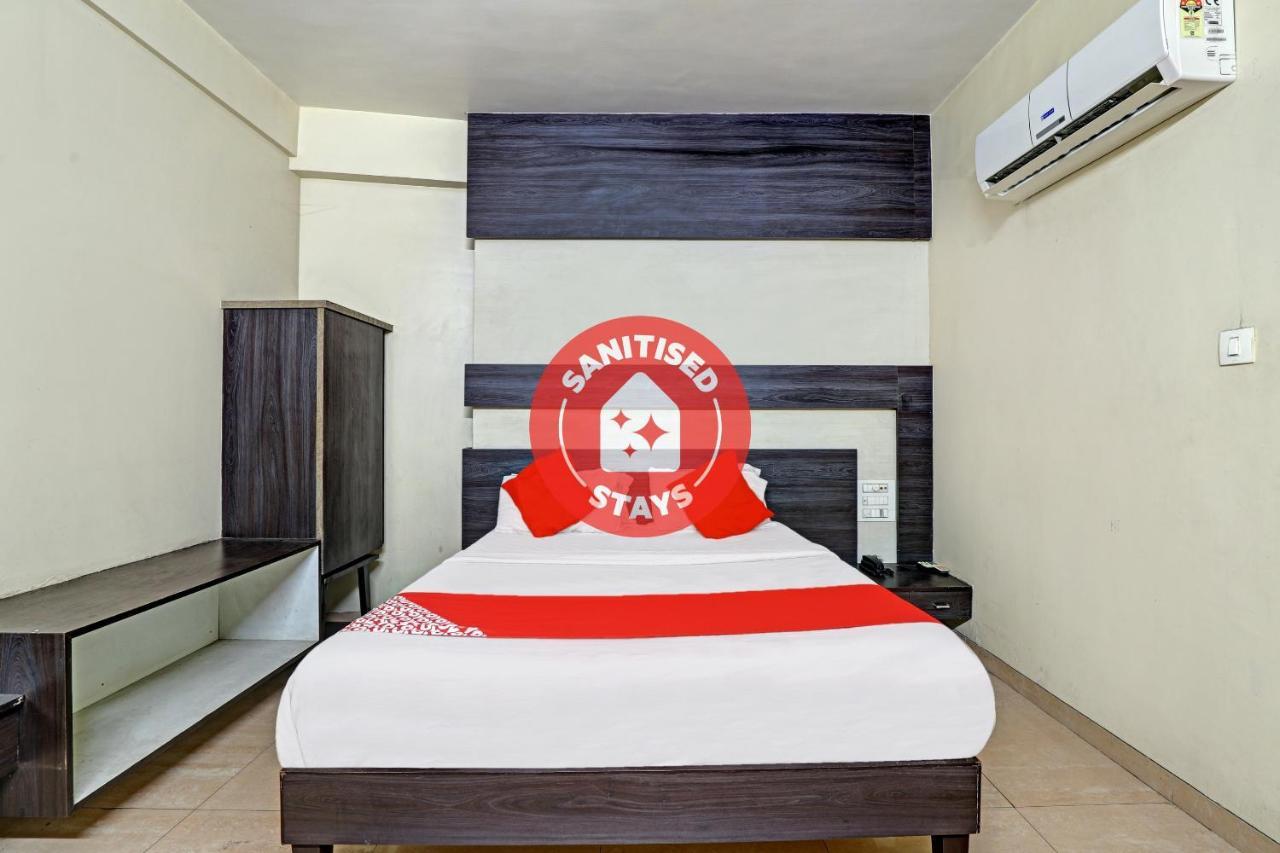 סוראט Oyo 82461 Hotel Darshan Banquet And Rooms מראה חיצוני תמונה