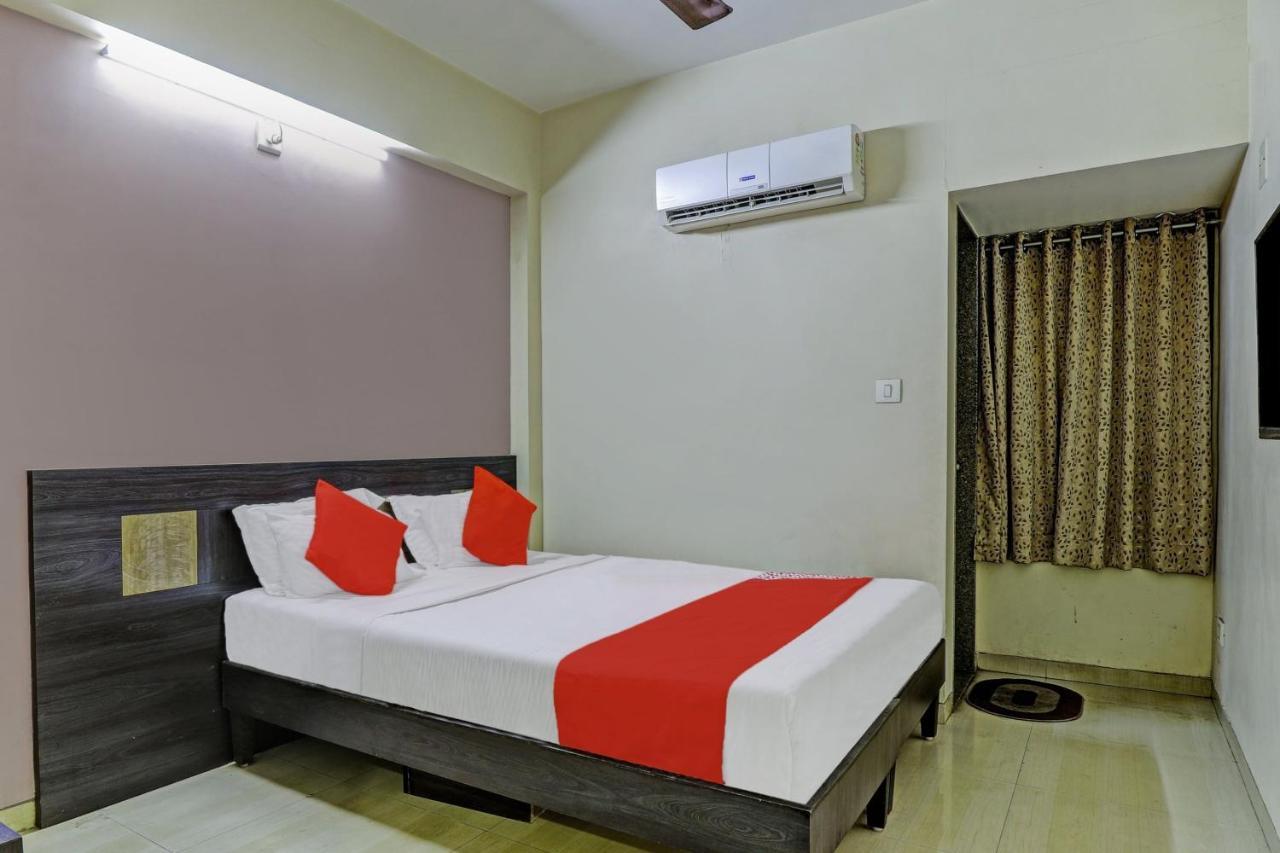 סוראט Oyo 82461 Hotel Darshan Banquet And Rooms מראה חיצוני תמונה