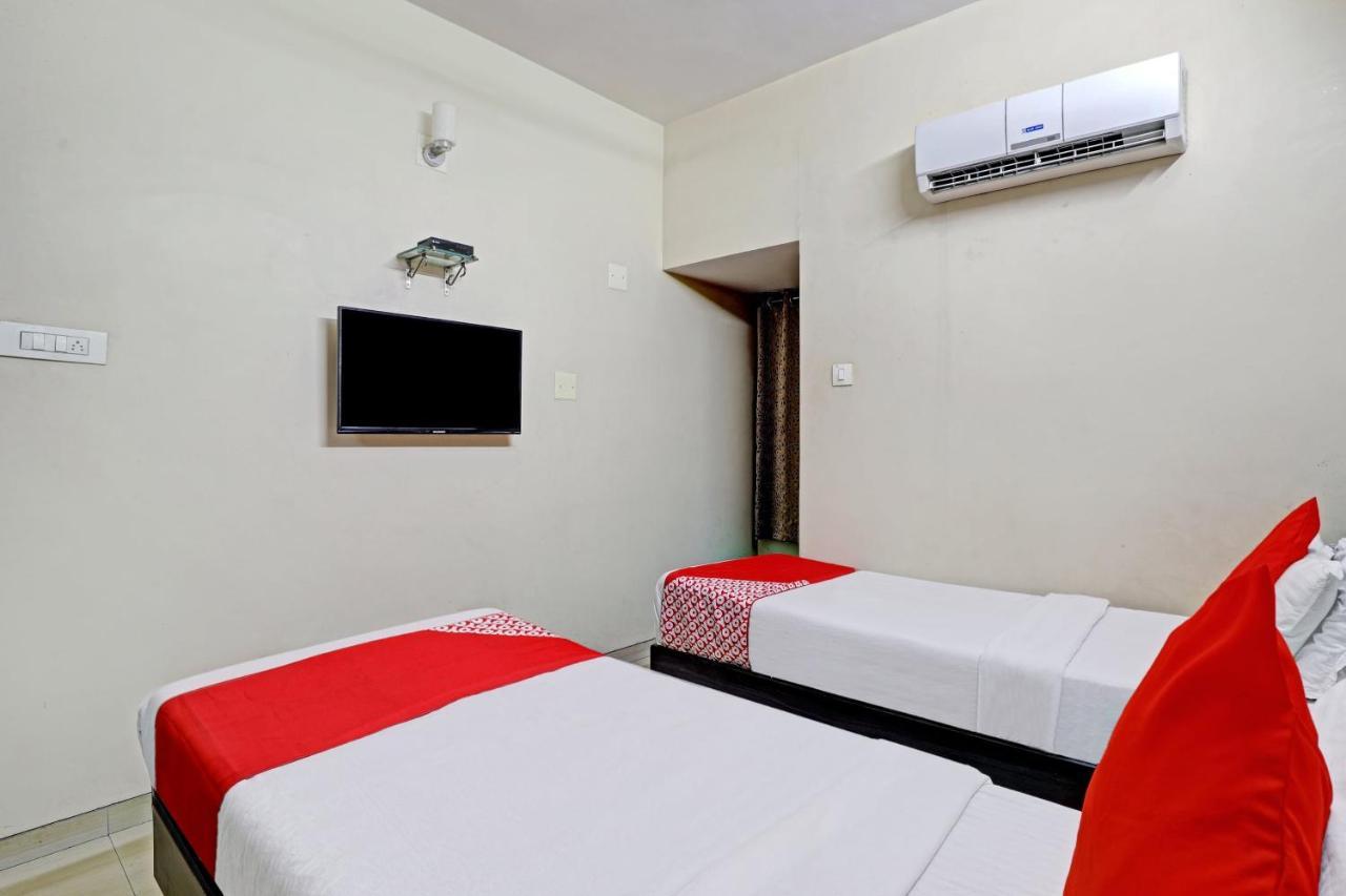 סוראט Oyo 82461 Hotel Darshan Banquet And Rooms מראה חיצוני תמונה