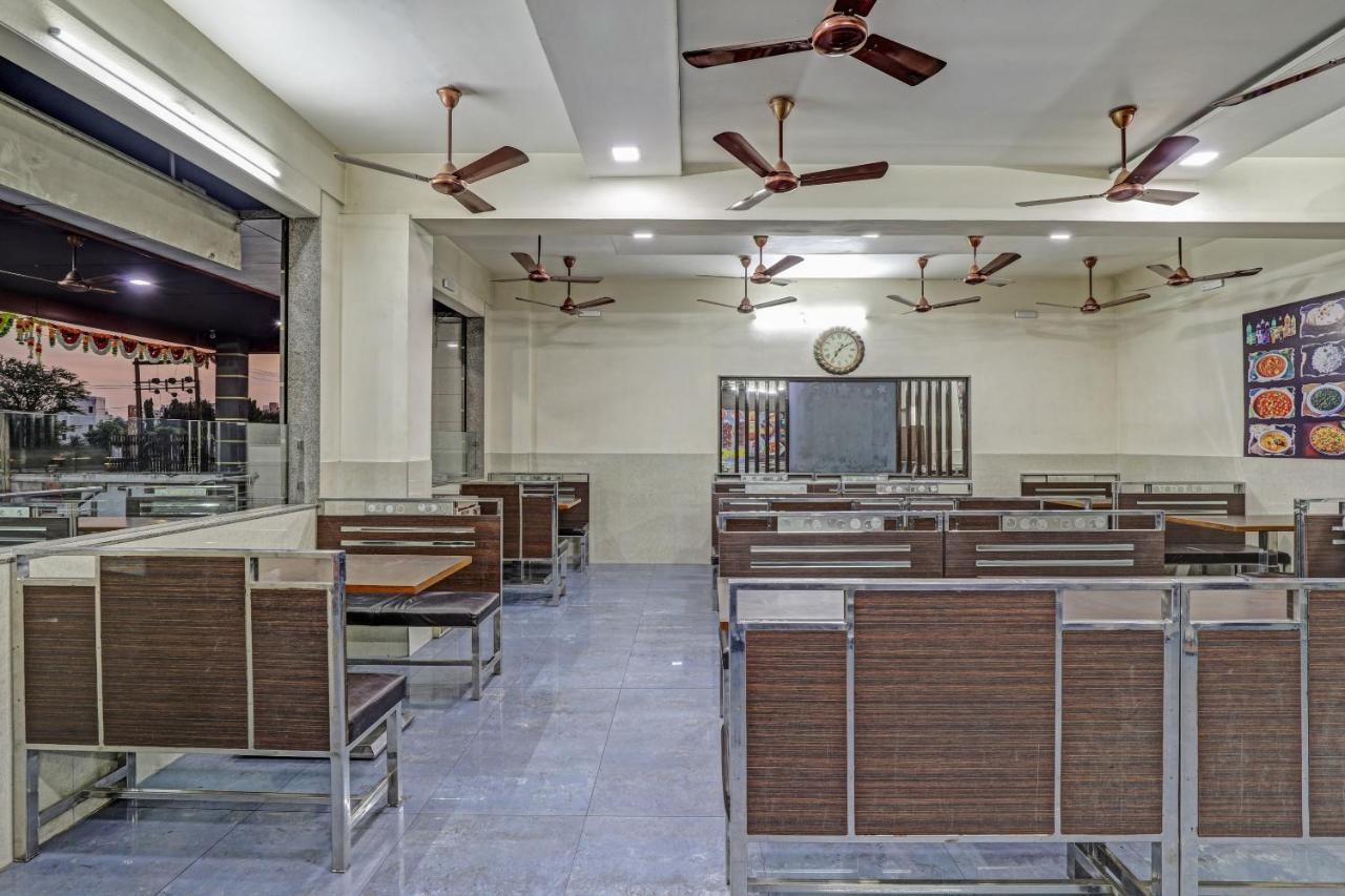 סוראט Oyo 82461 Hotel Darshan Banquet And Rooms מראה חיצוני תמונה